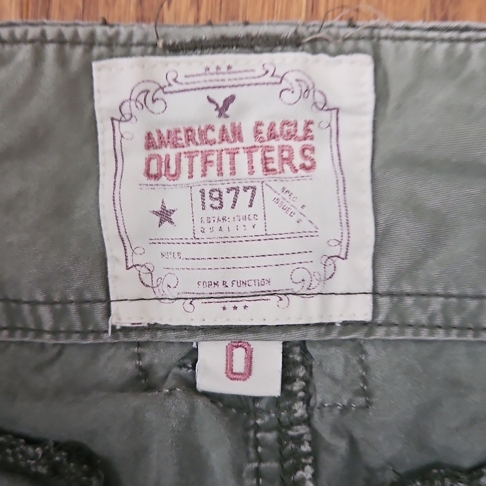 American Eagle Olive Baggy Cargo pants size 0 - Picture 4 of 6
